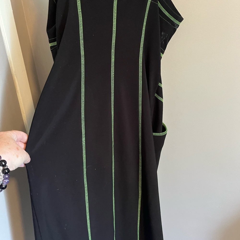 Joseph Ribkoff vampy body hugging reverse seam dress with pockets s/m see measur - Picture 7 of 7